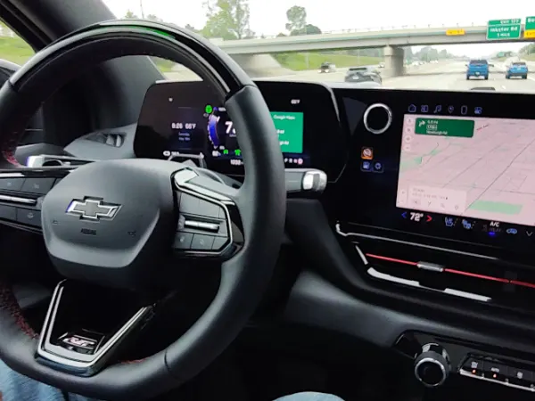 Image of a steering wheel during hands-free-driving.