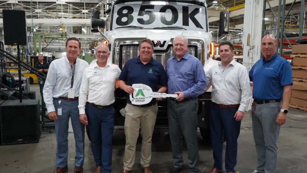 Group photo of Daimler Truck North America and Alamo Group leadership in front of 850K-labeled Western Star truck at Cleveland manufacturing plant.