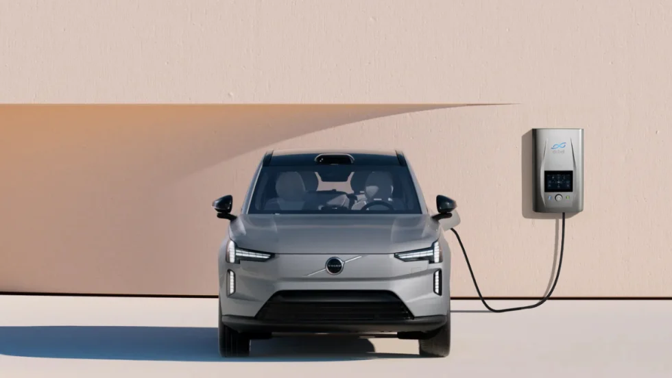 Front view of a Volvo EX90 plugged into a dcbel Ara Home Energy Station mounted on a wall.