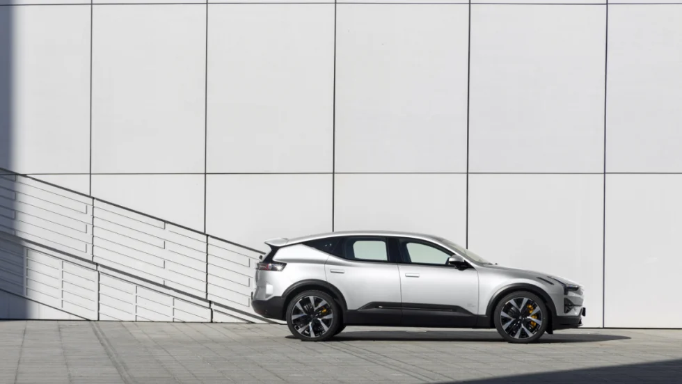 Profile view of Polestar 3