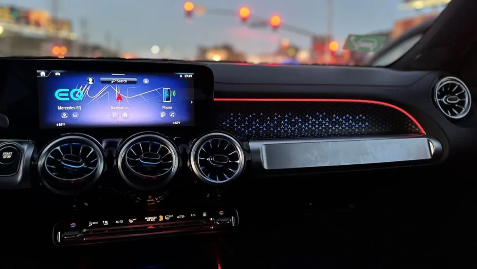 Front dash of Mercedes-Benz EQB 250.