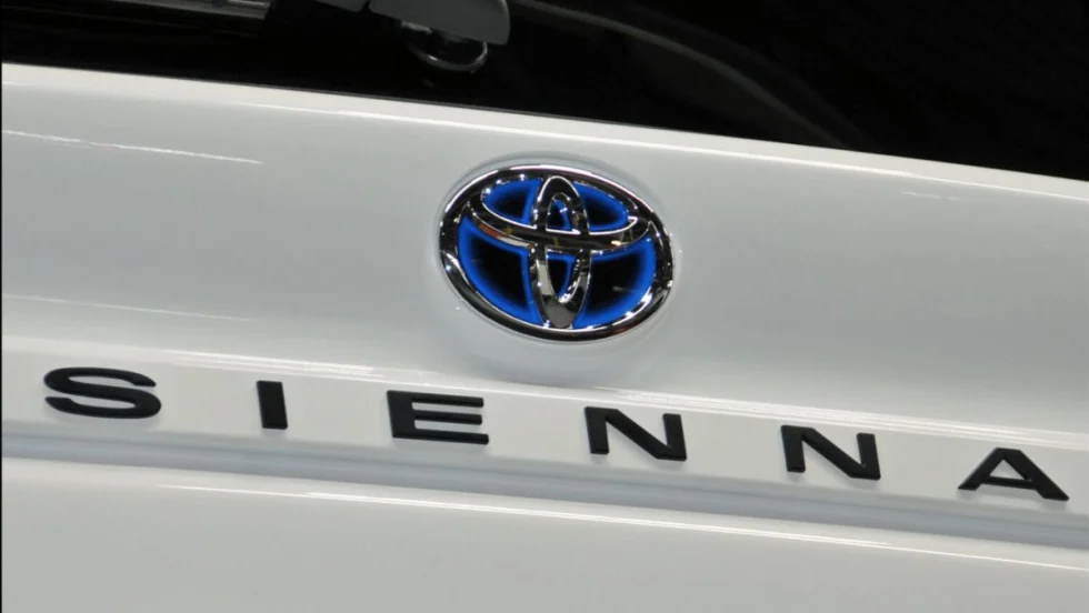 Closeup of the Toyota Sienna logo.