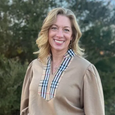 Lori Olson headshot