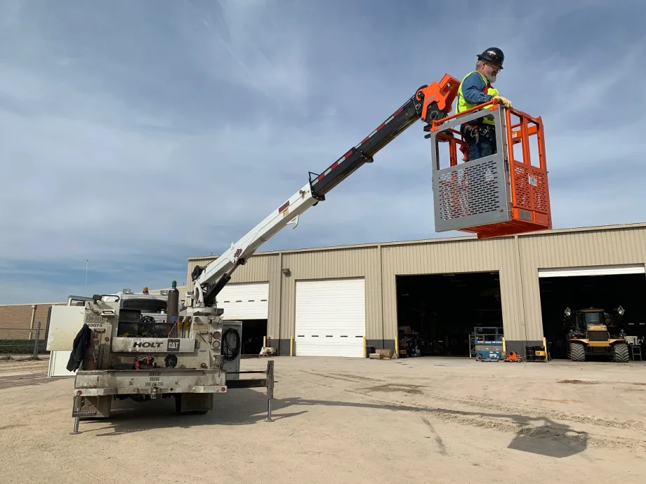 LiftWise Introduces Single Man Folding Basket for Service Cranes
