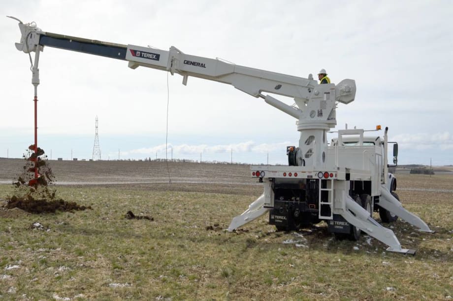 Terex Utilities Introduces Digger Derrick