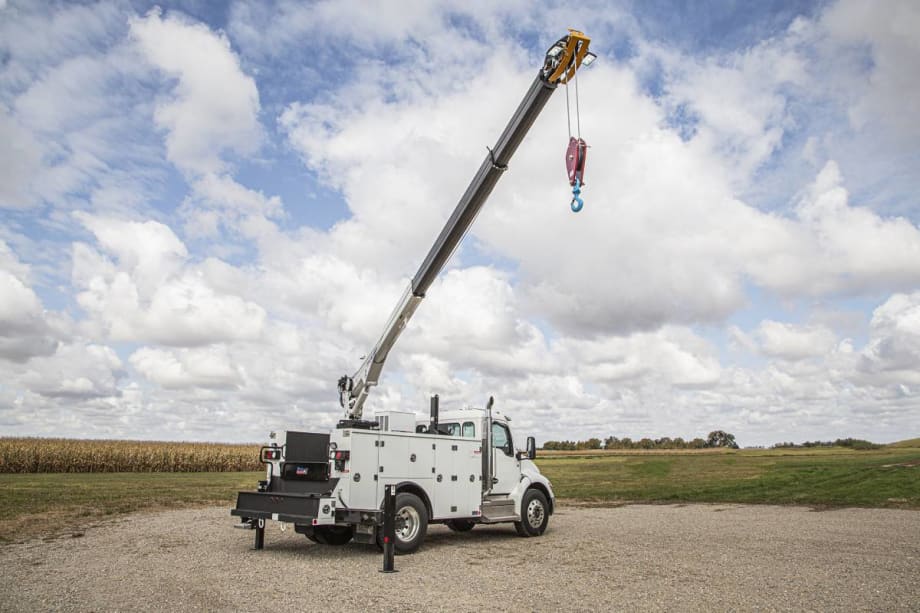 Stellar Introduces Four New, Lighter Telescopic Service Cranes