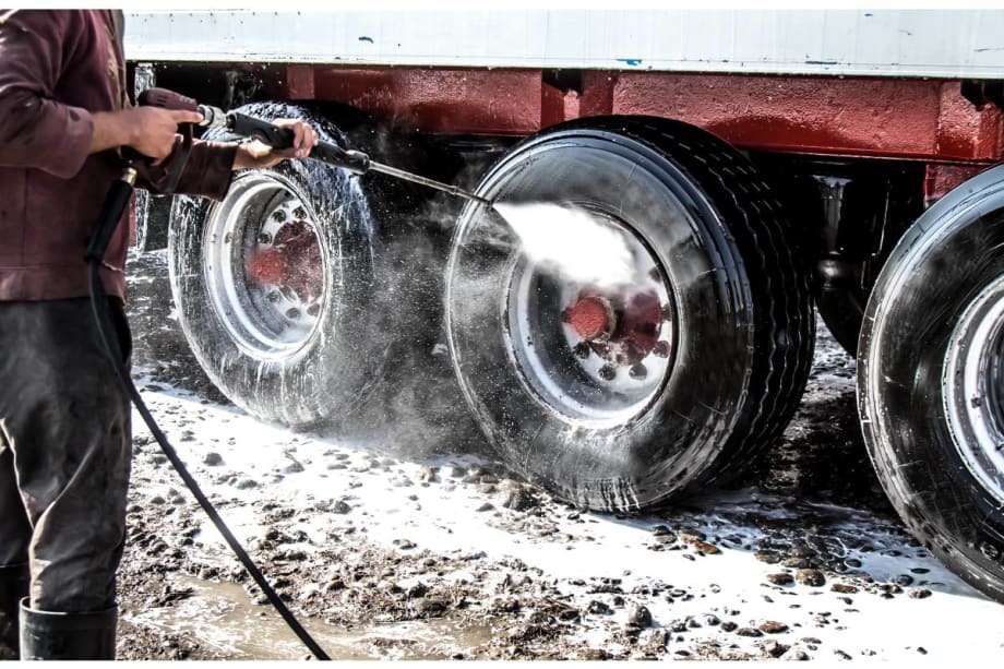 Fight Salt Corrosion with Cortec VpCI-406 Cleaning Concentrate