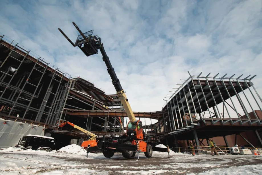 JLG Rotating Telehandlers Provide Urban Job Site Versatility