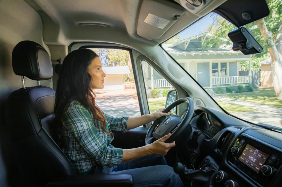 Verizon Connect Unveils Latest Advanced AI Dashcam