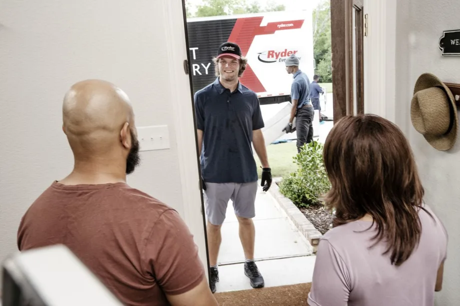 Last-Mile Logistics: Optimizing Efficiency in Urban Deliveries