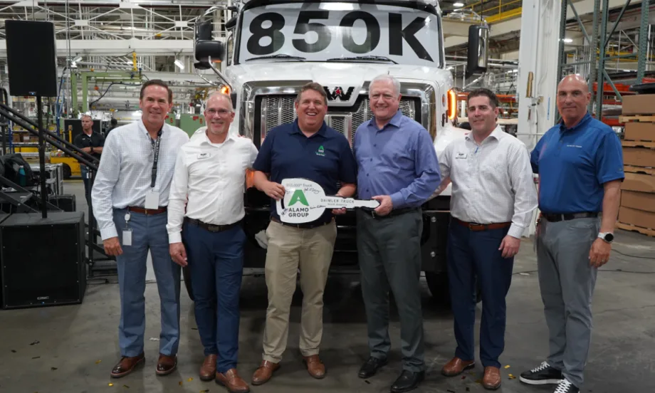 Group photo of Daimler Truck North America and Alamo Group leadership in front of 850K-labeled Western Star truck at Cleveland manufacturing plant.