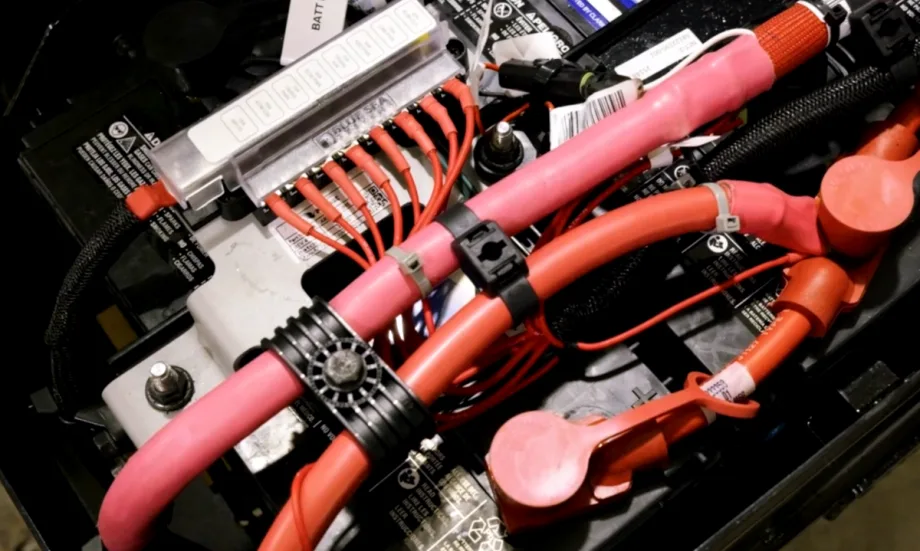 red battery cables on top of battery and engine