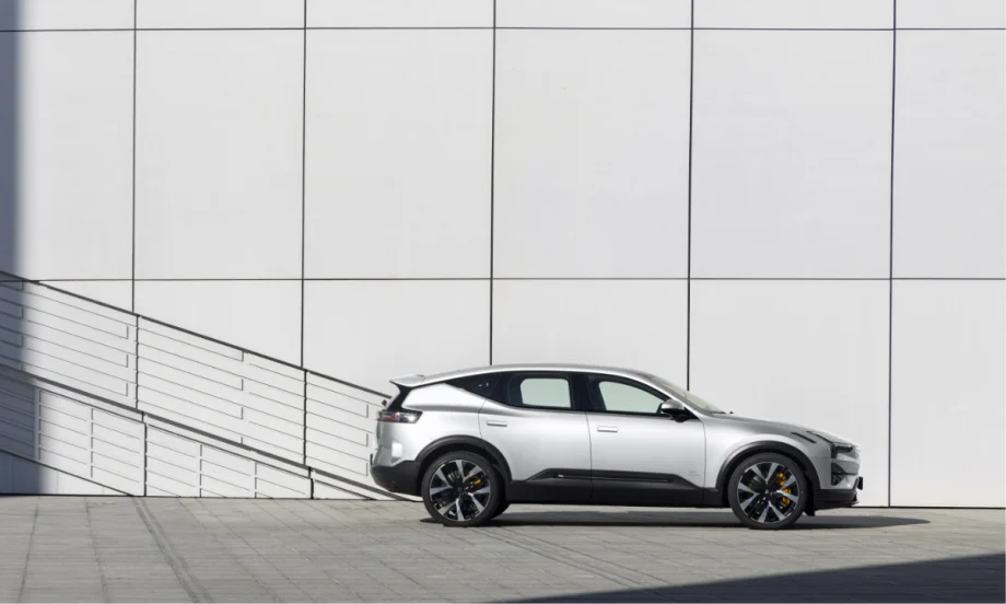 Profile view of Polestar 3