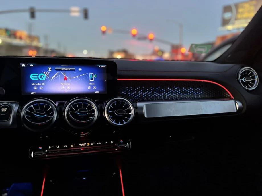 Front dash of Mercedes-Benz EQB 250.