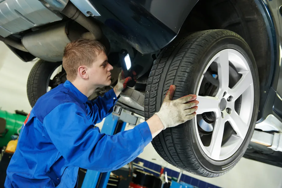 Unpopular Flat-Rate Compensation Contributes to Shortage of Repair Techs 